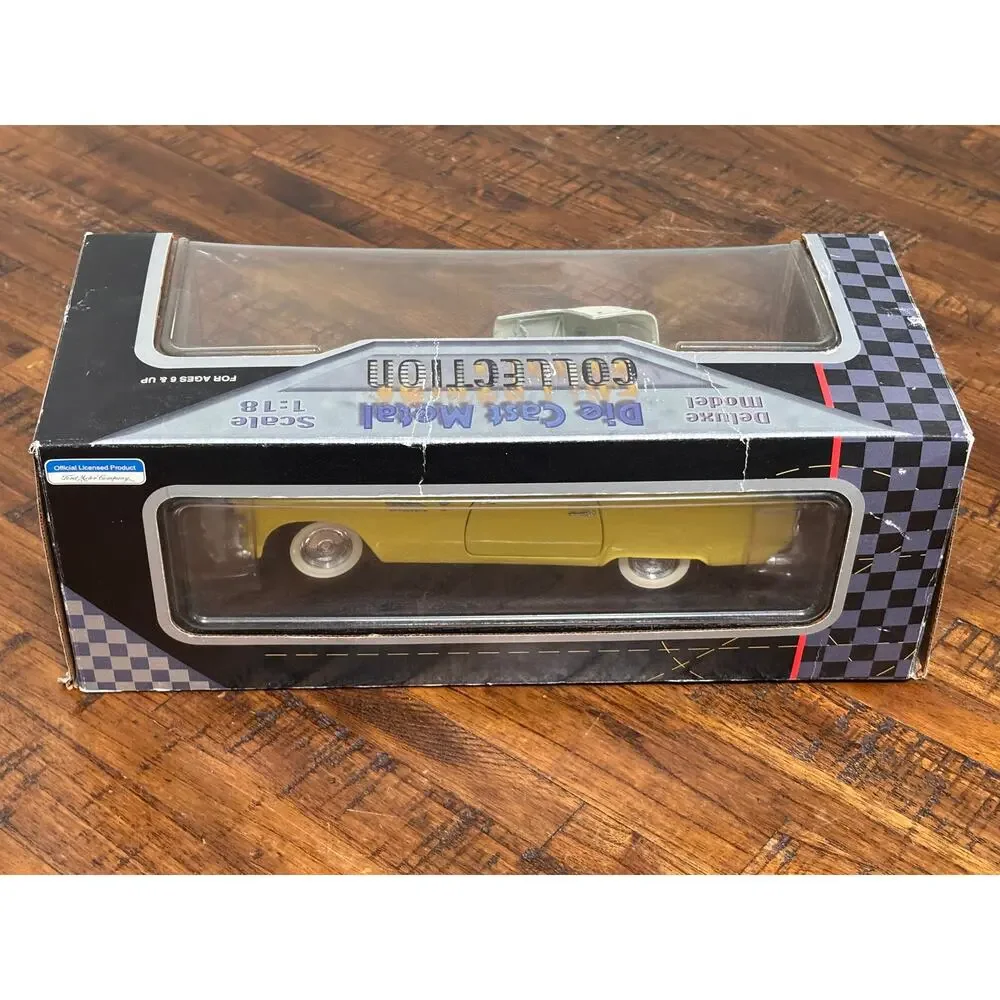 Road Tough 1955 Yellow Ford Thunderbird Removable Hard Top 1:18 Metal Die-Cast
